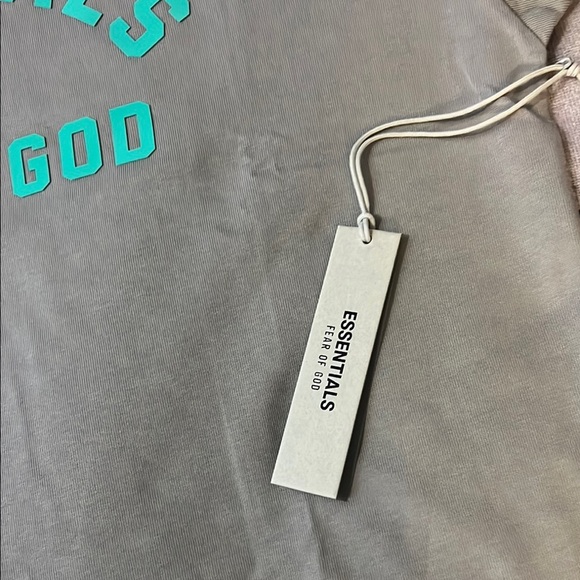 Fear of God ESSENTIALS Gray Crewneck T-Shirt ( 3 SIZES OVERSIZED) - Picture 5 of 8